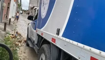 Homem é morto a tiros dentro de carro em frente a posto de saúde em Salvador