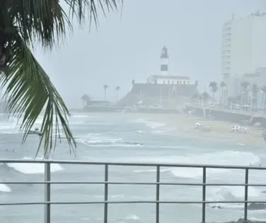 Chuvas intensas colocam Salvador e 104 municípios em alerta na Bahia - Imagem