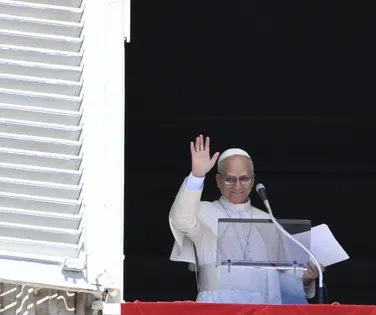 Papa Leão XIV aprova documento que reafirma defesa da monogamia - Imagem