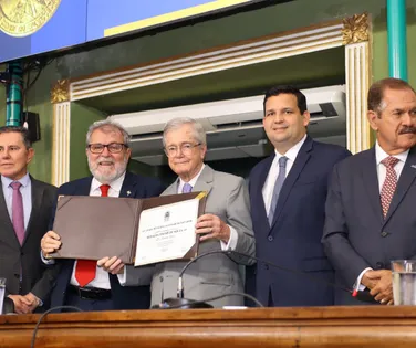 Jurista Roberto Rosas recebe Medalha Thomé de Souza da Câmara de Salvador - Imagem