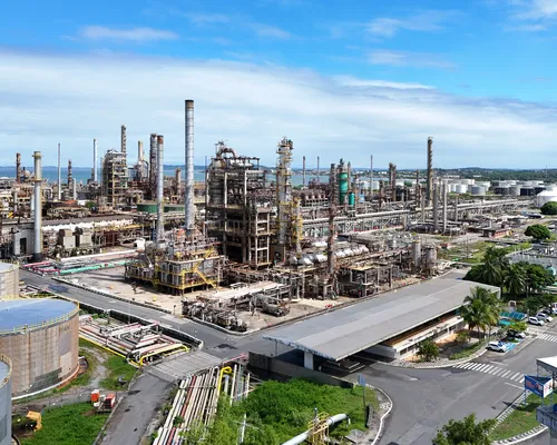 Com a Acelen, Mataripe é outra refinaria - Imagem