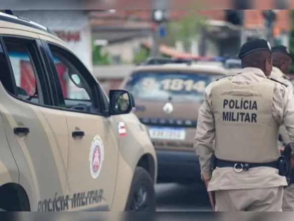 Quatro traficantes invadem casa e fazem crianças reféns em Salvador - Imagem