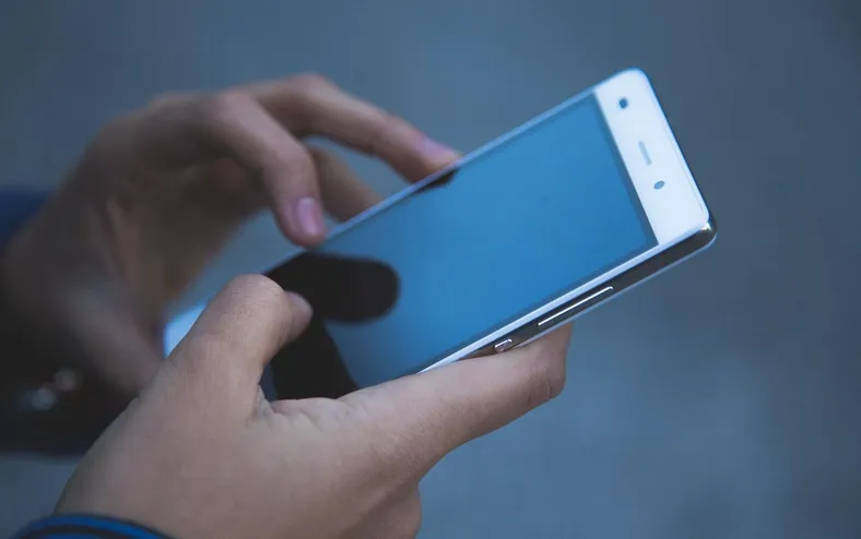 Tempo de tela: qual o máximo que uma criança pode ficar no celular - Imagem