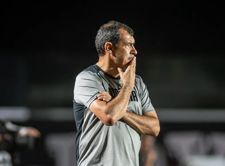 Após goleada, Vitória anuncia demissão do técnico Fábio Carille - Imagem