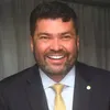 Deputado baiano interrompe campanha após sofrer paralisia facial - Imagem