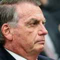 Jair Bolsonaro passa mal e retorna a hospital em Brasília nesta terça imagem