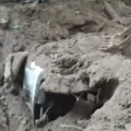 Carro de desaparecidos após cobrança de dívida é encontrado enterrado imagem