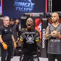 De mendigo ao topo do MMA, história de lutador baiano vira música imagem