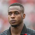 De volta ao clube, Dudu é líder em cartões pelo Vitória desde 2023 imagem