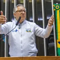 Ministro da Saúde faz pedido para que brasileiros parem de beber imagem