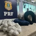 Mulher e adolescente são flagradas com cocaína escondida em travesseiros imagem