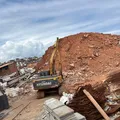 Parte de prédio desaba e atinge casas em Salvador imagem