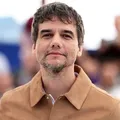 Peça com Wagner Moura inicia venda de ingressos em Salvador; confira imagem