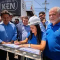 Prefeita lança programa que vai recapear e iluminar 30 ruas de Lauro de Freitas imagem