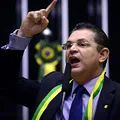 Sóstenes 'dá para trás' e inelegibilidade de Bolsonaro fica para depois imagem