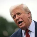 Justiça toma decisão após Trump processar jornal imagem