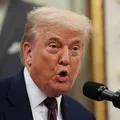 Tylenol na gravidez? Trump sugere ligação com autismo e gera polêmica imagem