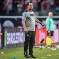 Jair Ventura chega, mas Rodrigo Chagas não sai; entenda mudança no Vitória imagem