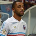 Zagueiro emprestado pelo Bahia faz gol 'de peixinho' na Sula; assista imagem