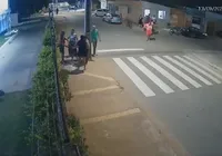 Vídeo: Bebê engasgado é salvo por PMs no meio da rua em Barreiras