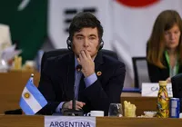 Bolsa argentina despenca após derrota eleitoral do governo Milei
