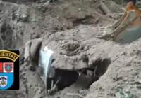 Carro de desaparecidos após cobrança de dívida é encontrado enterrado