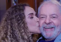Daniela Mercury manda recado após participar de manifestação; veja imagem