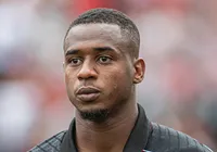 De volta ao clube, Dudu é líder em cartões pelo Vitória desde 2023