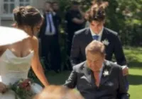 Faustão aparece de cadeira de rodas no casamento da filha imagem