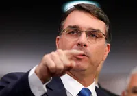 Flávio Bolsonaro defende Zambelli em evento na Itália