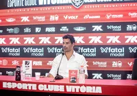 Apenas três dos oito reforços do Vitória jogaram contra o Fluminense imagem