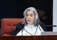 "Não há imunidade contra o autoritarismo", diz Carmen Lúcia imagem