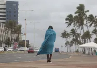 Frente fria chega à Bahia com ventos de até 70 km/h, raios e chuva forte