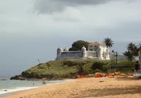 Salvador: homem desaparece após mergulhar em praia da cidade baixa