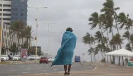 Frente fria chega à Bahia com ventos de até 70 km/h, raios e chuva forte