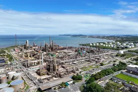 Petrobras confirma intenção de recomprar Refinaria de Mataripe - Imagem