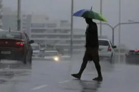 Nova frente fria promete chuvas intensas e temporais antes do Natal - Imagem