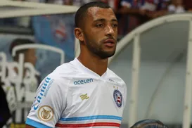 Zagueiro emprestado pelo Bahia faz gol 'de peixinho' na Sula; assista - Imagem