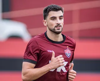 Após cirurgia no joelho, volante do Vitória se aproxima de retorno