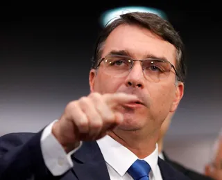 Flávio Bolsonaro defende Zambelli em evento na Itália