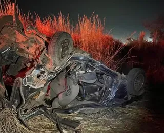 Grave acidente entre dois carros deixa dois mortos e seis feridos