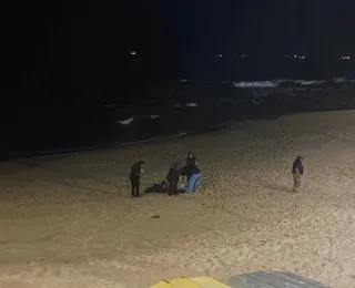 Vídeo: homem morre afogado em praia no Rio Vermelho