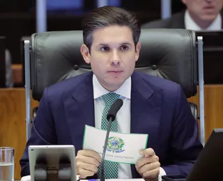 Hugo Motta promete retirar "pautas tóxicas" após protestos
