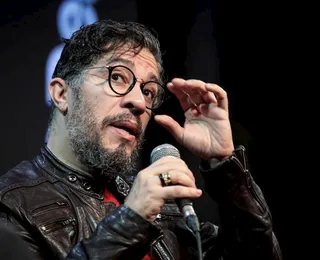 Jean Wyllys lidera debate sobre fake news no Café Literário da Bienal do Livro Bahia 2026