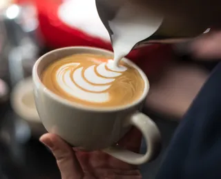 Café com leite: qual dose é saudável? especialistas esclarecem