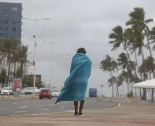 Frente fria chega à Bahia com ventos de até 70 km/h, raios e chuva forte