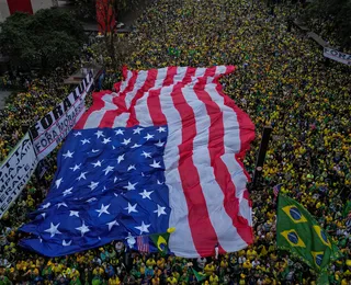 Rui condena bolsonaristas por uso da bandeira dos EUA no 7 de Setembro