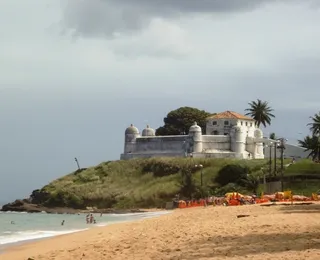 Salvador: homem desaparece após mergulhar em praia da cidade baixa