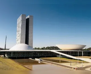 Senador baiano mantém indefinição sobre PEC da Blindagem