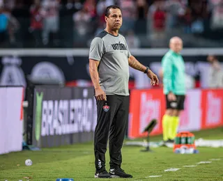 Jair Ventura chega, mas Rodrigo Chagas não sai; entenda mudança no Vitória